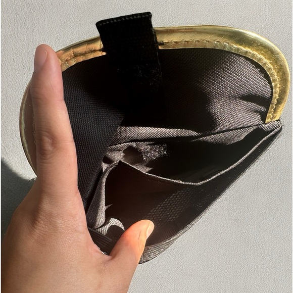 Running Buddy Beltess, Chafe & Bounce Free Water-Resistant & Magnetic Closure - Picture 3 of 3